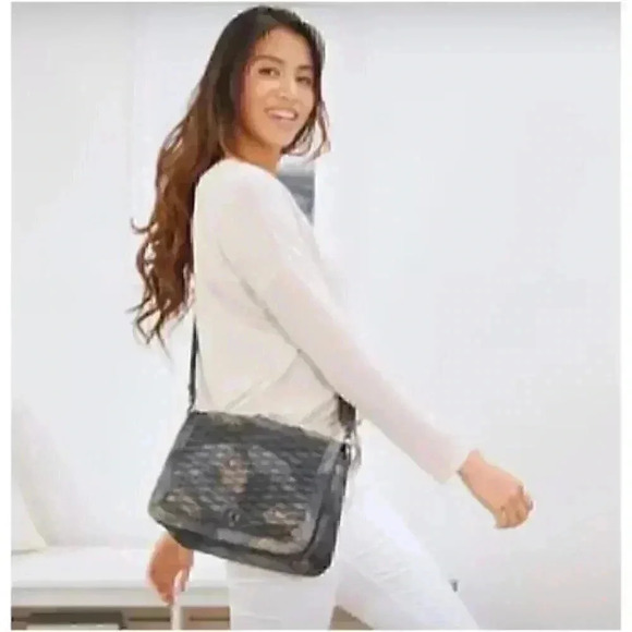 LUG Presto Bubble Quilted Crossbody / Shoulder Bag with RFID - Wine Red - Picture 4 of 13